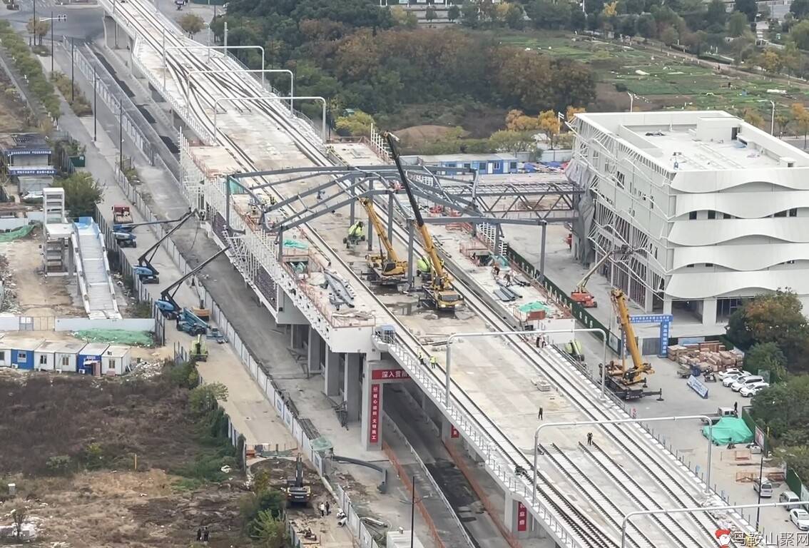 宁马城际铁路九华路站正在建设顶棚，当涂南车辆段门口已挂南京地铁的梅花标。-1.jpg