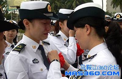 泪流满面难舍军营
