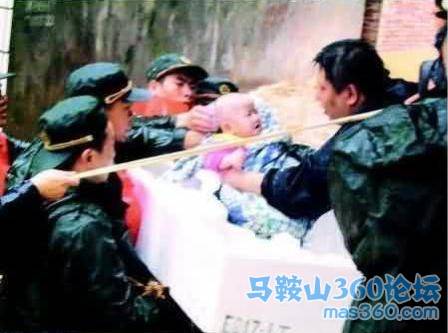 你能看到我们手中的枪吗？