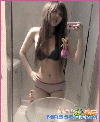 在空间里大秀自己浴室性感照甚至是半裸自拍的女人至少和三个以上的男人有过性关系。