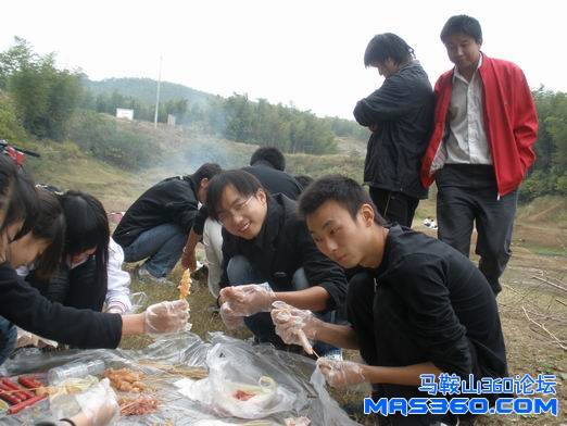 看看这个眼睛哥们