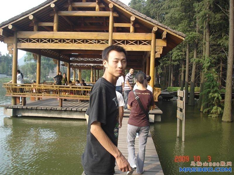 这个折桥还是满不错的，没事可以来这边坐坐