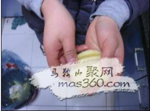 某人把土豆丝切成了土豆块