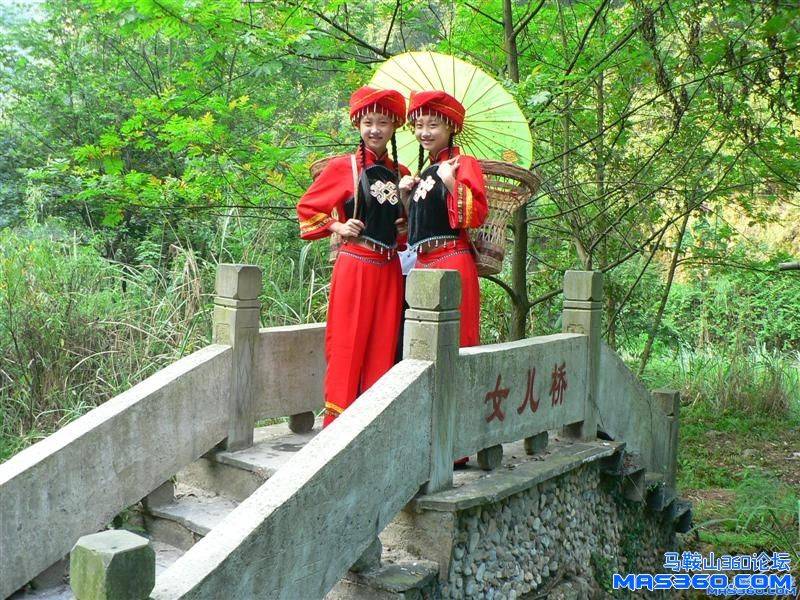 马鞍山360论坛 - 孪生小姊妹 (中型).JPG