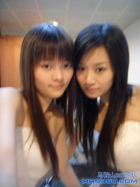 两个伴娘